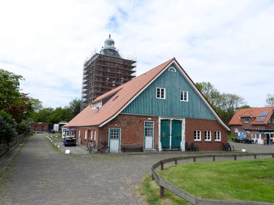 CNTV NEUWERK- Aussenasicht Turm Insel Neuwerk anlaesslich der Turmsanierung 22.05.2026- Seit 1310 praegt der denkmalgeschuetzte Wehr und Leuchtturm Neuwerk als ältester Profanbau Hamburgs und aeltester Leuchtturm an der deutschen Nordseekueste die Insel. Dieses einzigartige Bauwerk wird nun für rund 22 Mio. Euro umfassend saniert Hamburg Deutschland *** CNTV NEUWERK Exterior view of Neuwerk Island tower on the occasion of the tower renovation 22 05 2026 Since 1310, the listed Neuwerk weir and lighthouse has dominated the island as the oldest secular building in Hamburg and the oldest lighthouse on the German North Sea coast This unique building is now being extensively renovated for around 22 million euros Hamburg Germany