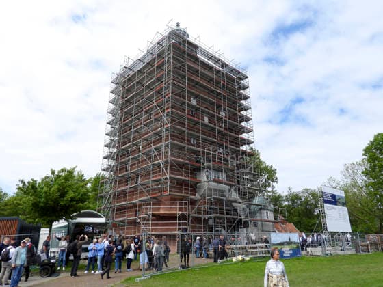 CNTV NEUWERK- Aussenasicht Turm Insel Neuwerk anlaesslich der Turmsanierung 22.05.2026- Seit 1310 praegt der denkmalgeschuetzte Wehr und Leuchtturm Neuwerk als ältester Profanbau Hamburgs und aeltester Leuchtturm an der deutschen Nordseekueste die Insel. Dieses einzigartige Bauwerk wird nun für rund 22 Mio. Euro umfassend saniert Hamburg Deutschland *** CNTV NEUWERK Exterior view of Neuwerk Island tower on the occasion of the tower renovation 22 05 2026 Since 1310, the listed Neuwerk weir and lighthouse has dominated the island as the oldest secular building in Hamburg and the oldest lighthouse on the German North Sea coast This unique building is now being extensively renovated for around 22 million euros Hamburg Germany