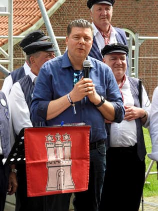 CNTV NEUWERK- Andreas Dressel SPD Politiker Finanzsenator Hamburg besucht die Insel Neuwerk anlaesslich der Turmsanierung 22.05.2026- Seit 1310 praegt der denkmalgeschuetzte Wehr und Leuchtturm Neuwerk als ältester Profanbau Hamburgs und aeltester Leuchtturm an der deutschen Nordseekueste die Insel. Dieses einzigartige Bauwerk wird nun für rund 22 Mio. Euro umfassend saniert Hamburg Deutschland *** CNTV NEUWERK Andreas Dressel SPD politician Finance Senator Hamburg visits the island of Neuwerk on the occasion of the tower renovation 22 05 2026 Since 1310, the listed Neuwerk weir and lighthouse has dominated the island as the oldest secular building in Hamburg and the oldest lighthouse on the German North Sea coast This unique building is