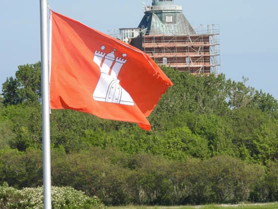 CNTV NEUWERK- Aussenasicht Turm Insel Neuwerk anlaesslich der Turmsanierung 22.05.2026- Seit 1310 praegt der denkmalgeschuetzte Wehr und Leuchtturm Neuwerk als ältester Profanbau Hamburgs und aeltester Leuchtturm an der deutschen Nordseekueste die Insel. Dieses einzigartige Bauwerk wird nun für rund 22 Mio. Euro umfassend saniert Hamburg Deutschland *** CNTV NEUWERK Exterior view of Neuwerk Island tower on the occasion of the tower renovation 22 05 2026 Since 1310, the listed Neuwerk weir and lighthouse has dominated the island as the oldest secular building in Hamburg and the oldest lighthouse on the German North Sea coast This unique building is now being extensively renovated for around 22 million euros Hamburg Germany