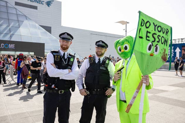 MCM Comic Con at ExCeL London, London, UK 23 May 2026 Met Police officers pose with coplayers outside MCM Comic Con at ExCeL London, London, UK, on 23 May 2026. The event brings together fans of comics, gaming, anime, film and television from across the UK and beyond., Credit:Pete Speller Avalon  Copyright: xPetexSpellerx xAvalonx 1104536295