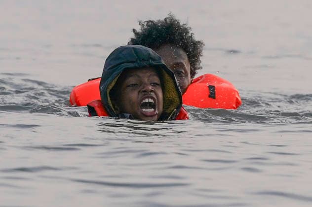 May 23, 2026, Dunkirk, Nord, France: Dunkirk, France. A distressed migrant swims in the sea after failing to board an inflatable boat at the beach at Dunkirk, while attempting to cross the English Channel. More than 200,000 migrants have crossed Channel in small boats since 2018. Dunkirk France  - ZUMAl94_ 20260523_zaf_l94_048 Copyright: xIoannisxAlexopoulosx