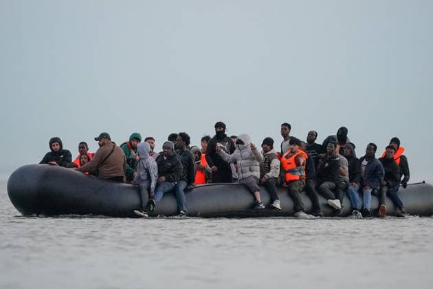 May 23, 2026, Dunkirk, Nord, France: Dunkirk, France. Migrants onboard an inflatable boat at the beach at Dunkirk, attempting to cross the English Channel. More than 200,000 migrants have crossed the Channel in small boats since 2018. Dunkirk France  - ZUMAl94_ 20260523_zaf_l94_049 Copyright: xIoannisxAlexopoulosx