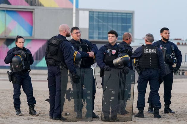 May 23, 2026, Dunkirk, Nord, France: Dunkirk, France. Riot control police (CRS) watch on as migrants board an inflatable boat at the beach at Dunkirk, while attempting to cross the English Channel. More than 200,000 migrants have crossed the Channel in small boats since 2018. Dunkirk France  - ZUMAl94_ 20260523_zaf_l94_033 Copyright: xIoannisxAlexopoulosx