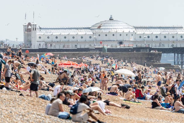 May 23, 2026, Brighton, UK: London, UK. Sun seekers enjoy the hot sun on Brighton Beach, East Sussex today as weather forecasters issue Amber weather warnings for high temperatures this Bank Holiday weekend. The Met Office has predicted a mini heatwave for the May Bank Holiday and school half term with temperatures expected to hit over 32c in London and the South East this week, possibly making it the hottest May on record. Brighton UK  - ZUMAl94_ 20260523_zaf_l94_085 Copyright: xAlexxLentatix