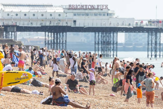 May 23, 2026, Brighton, UK: London, UK. Sun seekers enjoy the hot sun on Brighton Beach, East Sussex today as weather forecasters issue Amber weather warnings for high temperatures this Bank Holiday weekend. The Met Office has predicted a mini heatwave for the May Bank Holiday and school half term with temperatures expected to hit over 32c in London and the South East this week, possibly making it the hottest May on record. Brighton UK  - ZUMAl94_ 20260523_zaf_l94_082 Copyright: xAlexxLentatix