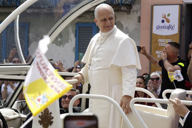 IPA84996348 - Along the streets of Acerra, near Naples, crowds of worshippers gathered to greet Pope Leo XIV as he passed through the town in the popemobile. Thousands of faithful lined the streets waving flags, applauding, and praying during the Pope s pastoral visit, transforming the town into a moment of collective celebration and devotion.A deeply symbolic event marked by strong public participation and religious fervor. Acerra May 23, 2026.  Copyright: xAntonioxBalasco LiveMediax xAntonioxBalasco LiveMediax 84996348