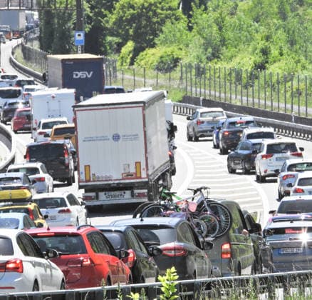 23.05.2026 Schweiz Kanton Uri Stau.. Bild. Pfingststau auf der Gotthardautobahn. *** 23 05 2026 Switzerland Canton Uri Traffic jam picture Whitsun traffic jam on the Gotthard highway 