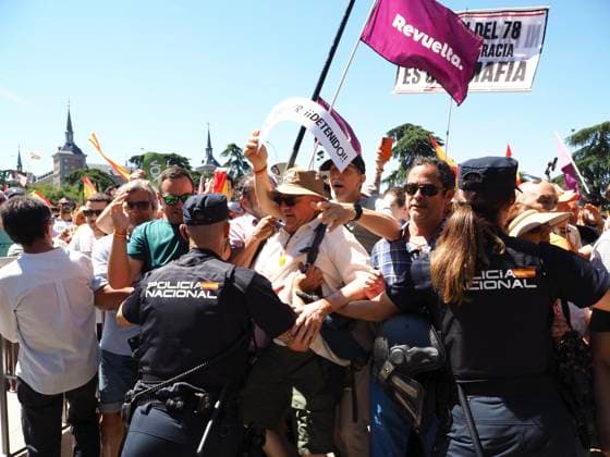 May 23, 2026, Madrid, Madrid, Spain: MADRID, SPAIN - MAY 23: Thousands of people gather at Plaza de ColoÂ³n, blocking and marching along the main avenues of the Spanish capital toward the Moncloa Arch, demanding the resignation of Spain s Prime Minister Pedro SoÂ¡nchez. Madrid Spain  - ZUMAh199 20260523_zip_h199_021 Copyright: xAaronxHerediax