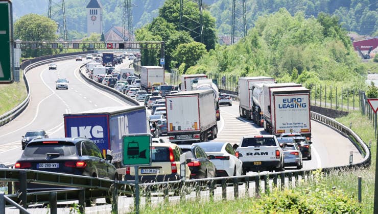 23.05.2026 Schweiz Kanton Uri Stau.. Bild. Pfingststau auf der Gotthardautobahn. *** 23 05 2026 Switzerland Canton Uri Traffic jam picture Whitsun traffic jam on the Gotthard highway 