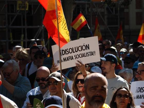 May 23, 2026, Madrid, Madrid, Spain: MADRID, SPAIN - MAY 23: Thousands of people gather at Plaza de ColoÂ³n, blocking and marching along the main avenues of the Spanish capital toward the Moncloa Arch, demanding the resignation of Spain s Prime Minister Pedro SoÂ¡nchez. Madrid Spain - ZUMAh199 20260523_zip_h199_004 Copyright: xAaronxHerediax