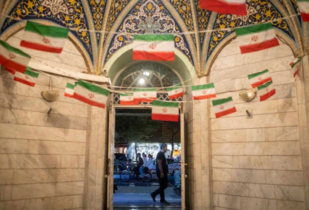 Daily Life In Iran Amid Threat About New Possible War An Iranian man walks past a mosque decorated with national flags in a business district in downtown Tehran, Iran, on May 22, 2026. U.S. President Donald Trump has indicated the possibility of military action against Iran if no agreement is reached with Iranian officials, according to official reports. Tehran Tehran Iran  Copyright: xMortezaxNikoubazlx originalFilename: nikoubazl-dailylif260522_npUDB.jpg