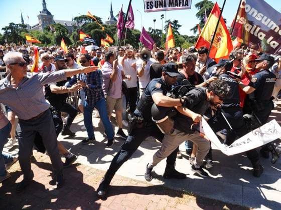 May 23, 2026, Madrid, Madrid, Spain: MADRID, SPAIN - MAY 23: Thousands of people gather at Plaza de ColoÂ³n, blocking and marching along the main avenues of the Spanish capital toward the Moncloa Arch, demanding the resignation of Spain s Prime Minister Pedro SoÂ¡nchez. Madrid Spain - ZUMAh199 20260523_zip_h199_023 Copyright: xAaronxHerediax