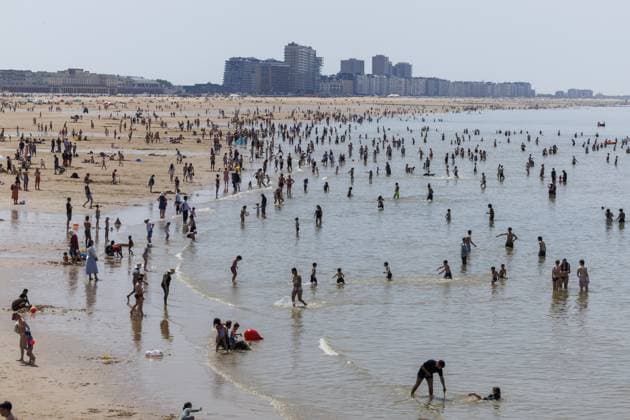 People enjoying the beach pictured at the Belgian coast in Oostende, on Saturday 23 May 2026. Tourists are expected to flock the Belgian coast, as temperatures are rising for the weekend.  NICOLASxMAETERLINCK 174833809