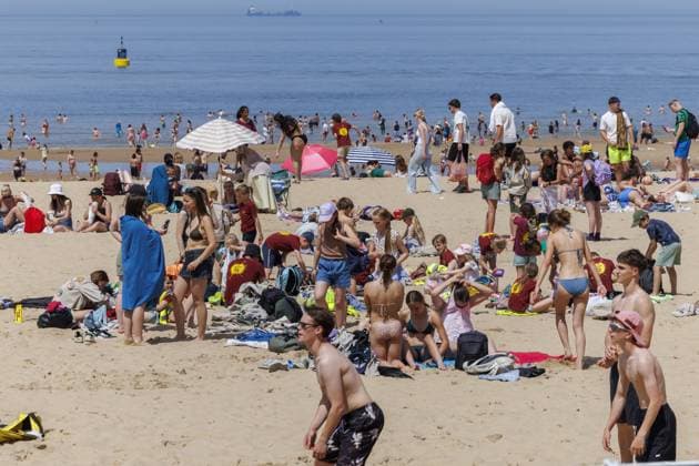 People enjoying the beach pictured at the Belgian coast in Oostende, on Saturday 23 May 2026. Tourists are expected to flock the Belgian coast, as temperatures are rising for the weekend.  NICOLASxMAETERLINCK 174833949