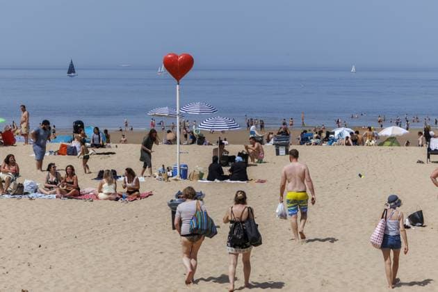 People enjoying the beach pictured at the Belgian coast in Oostende, on Saturday 23 May 2026. Tourists are expected to flock the Belgian coast, as temperatures are rising for the weekend.  NICOLASxMAETERLINCK 174833951