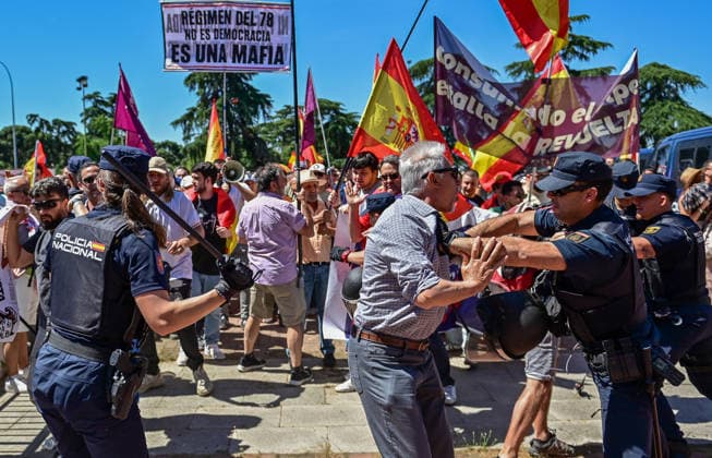 May 23, 2026, Madrid, Madrid, SPAIN: Thousands of demonstrators take part in a protest organized by Spanish civil society groups against the government of Prime Minister Pedro SoÂ¡nchez, criticizing what organizers describe as the administrationÃ¢â‚¬â ¢s political and institutional drift. Former figures linked to the Ciudadanos party, including Juan Carlos Girauta and Luis de Guindos de Quintos, attended the rally alongside former Vox-linked politician Alejo Vidal-Quadras. Activist Daniel Esteve, known for Desokupa, and businessman VoÂ­ctor de Aldama, who is under judicial investigation in corruption-related cases, were also present. Riot police intervene following tensions at the end of the demonstration, after some protesters attempted - ZUMAz108 20260523_znp_z108_083 Copyright: xRichardxZubelzux