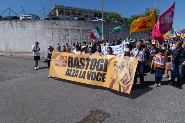 IPA85000137 - Demonstration in Rome in the Bastogi working-class neighborhood to demand the redevelopment and regularization of the Bastogi apartment block complex  Copyright: xMatteoxNardonex xx 85000137