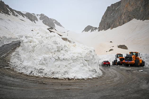 Van-Bahcesaray highway, closed for months due to avalanche risk, cleared of snow VAN, TURKIYE - MAY 23: A view of the area as the teams from the Gorentas Maintenance Station of the 11th Regional Directorate of Highways carry out snow removal work on the Van-Bahcesaray highway in Van, Turkiye on May 23, 2026. Closed since December due to adverse weather conditions and avalanche risks, the highway was partially opened to single-lane traffic following a challenging 20-day effort through meters-high snow corridors. The final decision to fully open the road to traffic awaits an assessment by the Avalanche Risk Determination and Monitoring Commission. Ozkan Bilgin Anadolu Van Turkey. Editorial use only. Please get in touch for any other usage.  Copyright: x2026xAnadoluxOzkanxBilginx