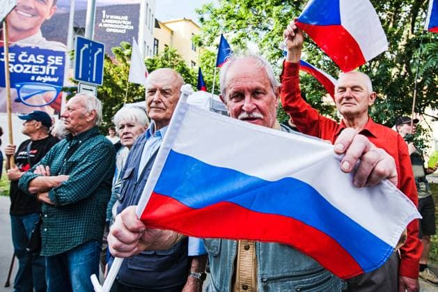 The March of Reconciliation from Pohorelice to Brno in memory of Brno death march , i.e., the violent expulsion of German-speaking population from Brno, as a part of Meeting Brno festival and Sudeten German Association Congress, starts near Memorial ceremony at Monument to Victims of Expulsion in Pohorelice on Saturday, May 23, 2026. On the last kilometer, approximately from the gymnasium building on Videnska Street in Brno, people who did not walk the entire route but wanted to express their support also joined the march. Estimated arrival at Mendel square, lighting of candles, conclusion of event. Pictured are opponents of the event. (CTKxPhoto PatrikxUhlir) CTKPhotoP2026052305300  CTKPhotoP2026052305300