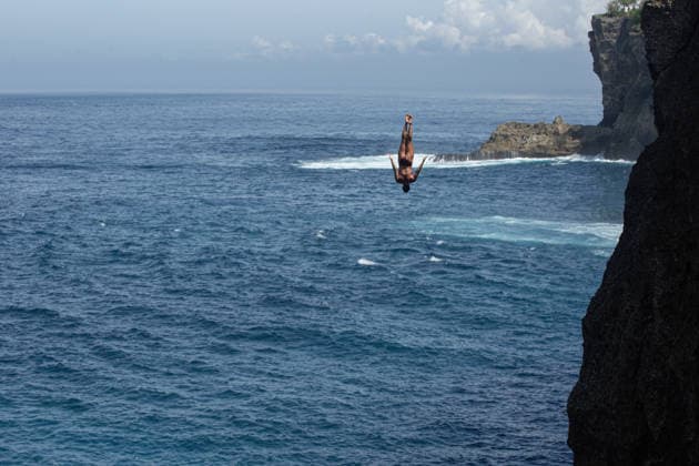 May 23, 2026, Klungkung, Bali, Indonesia: Maria Paula Quentero of Colombia dives from the 21-meter platform during the final round of the Red Bull Cliff Diving World Series at Broken Beach in Nusa Penida, Bali, Indonesia. Klungkung Indonesia - ZUMAp229 20260523_zip_p229_017 Copyright: xLanaxPriatnax