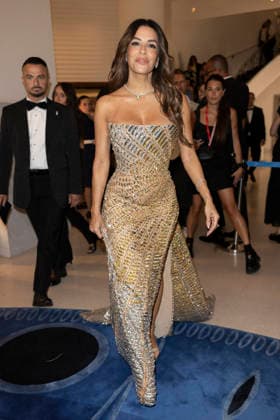 Cannes Eva Longoria exits Martinez MP CANNES, FRANCE - MAY 23: Eva Longoria leaves the Martinez Hotel to attend the closing awards ceremony during the 79th Cannes Film Festival on May 23, 2026 in Cannes, France. Photo by Marco Piovanotto Abacapress.com Cannes France  Copyright: xPiovanottoxMarco ABACAx