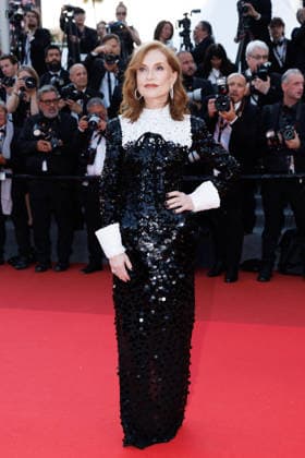 Isabelle Huppert Montée des marches pour la cérémonie de clôture du 79ème Festival International du Film de Cannes, le 23 mai 2026 Jacovides Moreau Bestimage Red carpet for the closing ceremony of the 79th Cannes International Film Festival Opening ceremony on May 23, 2026 Cannes France  Copyright: xJACOVIDES-MOREAUx xBESTIMAGExJACOVIDES-MOREAUx xBESTIMAGEx