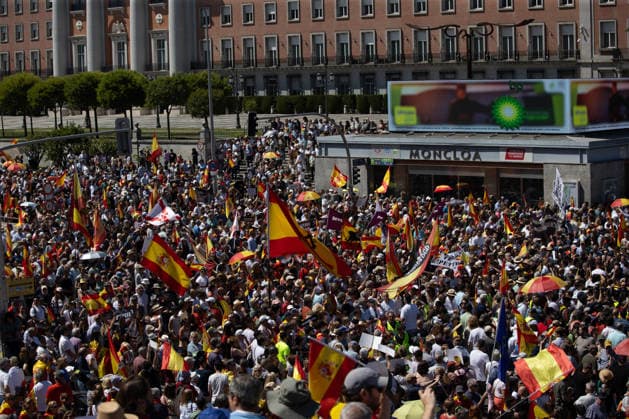 May 23, 2026, Madrid, Spain: Protesters march with Spanish flags during the so-called March for Dignity, organized by the Spanish Civil Society platform, through the center of Madrid to demand the resignation of the Spanish Prime Minister, Pedro Sanchez. Madrid Spain - ZUMAs197 20260523_aaa_s197_207 Copyright: xDavidxCanalesx