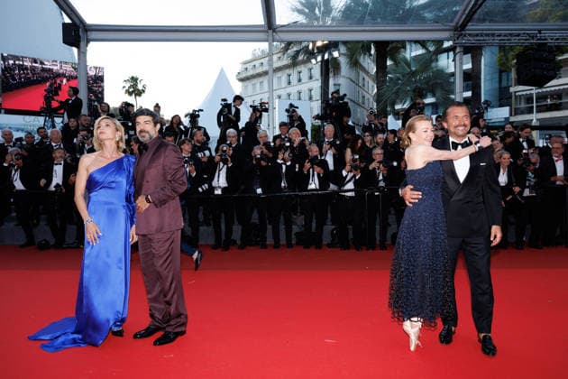 Anna Ferzetti, Pierfrancesco Favino, Caroline Scheufele, William Abadie Montée des marches pour la cérémonie de clôture du 79ème Festival International du Film de Cannes, le 23 mai 2026 Jacovides Moreau Bestimage Red carpet for the closing ceremony of the 79th Cannes International Film Festival Opening ceremony on May 23, 2026 Cannes France  Copyright: xJACOVIDES-MOREAUx xBESTIMAGExJACOVIDES-MOREAUx xBESTIMAGEx