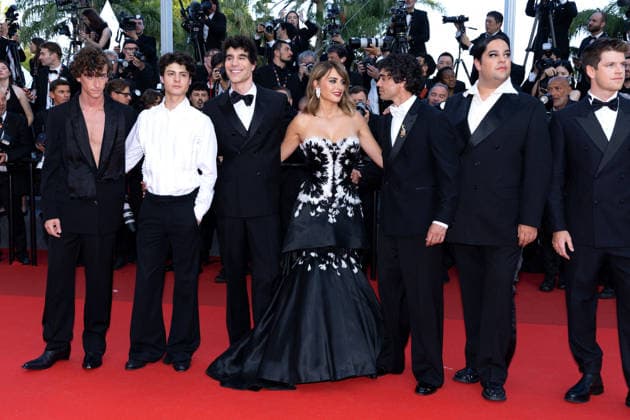 Guitarricadelafuente, Milo Quifes, Javier Calvó, Penélope Cruz, Javier Ambrossi, Carlos González, Miguel Bernardeau Montée des marches pour la cérémonie de clôture du 79ème Festival International du Film de Cannes, le 23 mai 2026 Olivier Borde Bestimage Red carpet for the closing ceremony of the 79th Cannes International Film Festival Opening ceremony on May 23, 2026 Cannes France  Copyright: xOLIVIERxBORDEx xBESTIMAGExOLIVIERxBORDEx xBESTIMAGEx