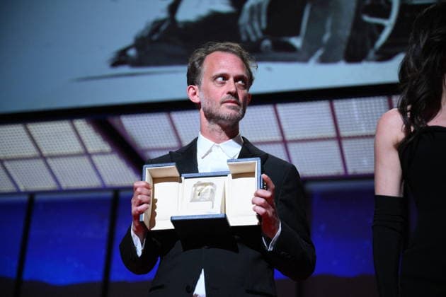 Cannes - Closing Ceremony French director and screenwriter Emmanuel Marre celebrates on stage after winning the Best Screenplay Prize for the film Notre Salut (A Man of His Time) during the closing ceremony of the 79th edition of the Cannes Film Festival in Cannes, France on May 23, 2026. Photo by Eliot Blondet ABACAPRESS.COM Cannes France  Copyright: xBlondetxEliot ABACAx