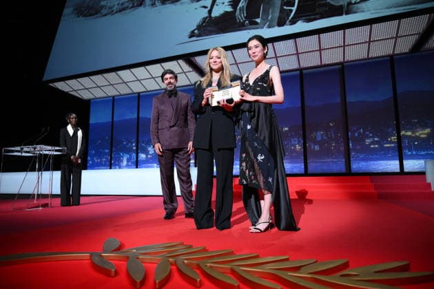 Cannes - Closing Ceremony Italian actor Pierfrancesco Favino, Japanese actress Tao Okamoto and Belgian actress Virginie Efira celebrate after winning ex-aequo the Best Actress Prize for the film Soudain (All of a Sudden) during the closing ceremony of the 79th edition of the Cannes Film Festival in Cannes, France on May 23, 2026. Photo by Eliot Blondet ABACAPRESS.COM Cannes France  Copyright: xBlondetxEliot ABACAx