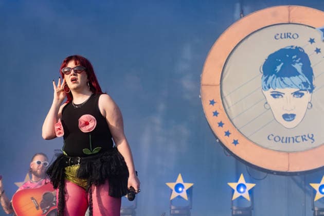 CMAT at Bearded Theory Festival at Catton Hall in Walton upon Trent, UK on 23 May 2026 CMAT (Ciara Mary-Alice Thompson) at CMAT at Bearded Theory Festival at Catton Hall in Walton upon Trent, UK on 23 May 2026, Credit:Stephen Keable Avalon UK, Derbyshire, Walton upon Trent, Catton Hall  Copyright: xStephenxKeablex xAvalonx 1104715870