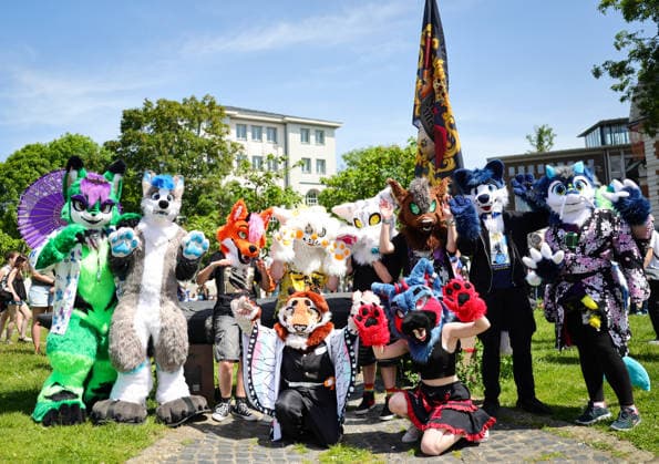 Japan-Tag 2026 in Düsseldorf, einzigartiges Kulturfest in der Landeshauptstadt von NRW - im Foto sind die Furry zu sehen - eine Community die sich jedes Jahr in grosser Anzahl anlässlich des grossen japanischen Festes am Rheinufer trifft und gemeisam feiert Düsseldorf Rheinufer NRW Deutschland *** Japan Day 2026 in Düsseldorf, unique cultural festival in the state capital of NRW in the photo you can see the Furry, a community that meets in large numbers every year on the occasion of the big Japanese festival on the banks of the Rhine and celebrates together Düsseldorf Rheinufer NRW Germany