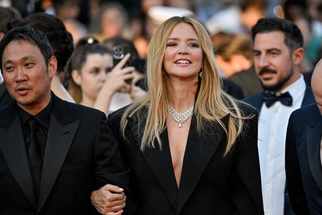 Cannes Closing Ceremony JR Virginie Efira attending the Closing Ceremony during the 79th Cannes Film Festival in Cannes, France on May 23, 2026. Photo by Julien Reynaud APS-Medias ABACAPRESS.COM Cannes France  Copyright: xReynaudxJulien APS-Medias ABACAx