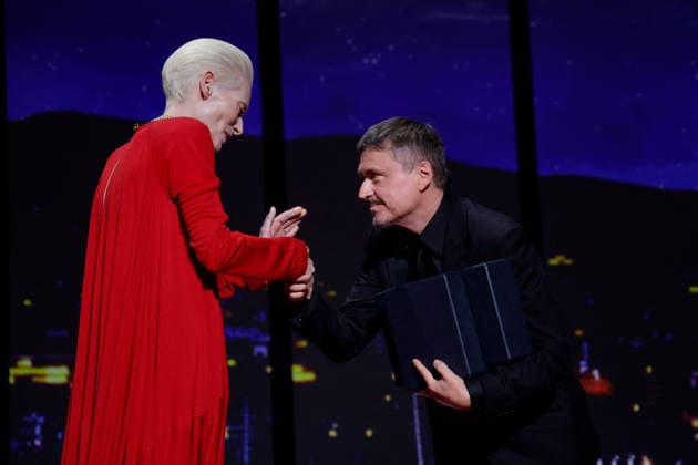 Tilda Swinton, Cristian Mungiu Cérémonie de clôture du 79ème Festival International du Film de Cannes, le 23 mai 2026 Borde Jacovides Moreau Bestimage Closing ceremony of the 79th Cannes International Film Festival Opening ceremony on May 23, 2026 Cannes France  Copyright: xOLIVIERxBORDEx xBESTIMAGExOLIVIERxBORDEx xBESTIMAGEx