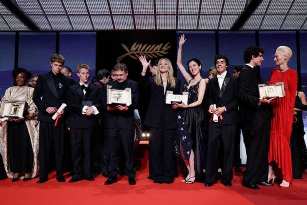 Marie Clémentine Dusabejambo, Emmanuel Maccia, Valentin Campagne, Cristian Mungiu, Ryusuke Hamaguchi, Virginie Efira, Park Chan wook, Javier Ambrossi , Javier Calvo, Tilda Swinton Cérémonie de clôture du 79ème Festival International du Film de Cannes, le 23 mai 2026 Borde Jacovides Moreau Bestimage Closing ceremony of the 79th Cannes International Film Festival Opening ceremony on May 23, 2026 Cannes France  Copyright: xOLIVIERxBORDEx xBESTIMAGExOLIVIERxBORDEx xBESTIMAGEx