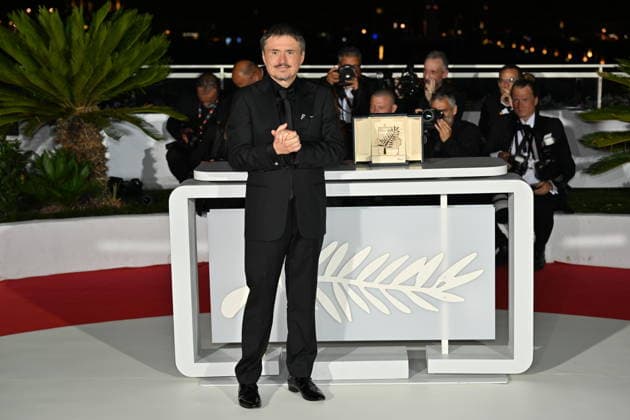 79th Cannes Film Festival - Closing Ceremony CANNES, FRANCE - MAY 23: Romanian director, screenwriter and producer Cristian Mungiu poses with the trophy during a photocall after winning the Palme d Or for the film Fjord during the closing ceremony of the 79th edition of the Cannes Film Festival in Cannes, southern France, on May 23, 2026. Mustafa Yalcin Anadolu Cannes France. Editorial use only. Please get in touch for any other usage.  Copyright: x2026xAnadoluxMustafaxYalcinx
