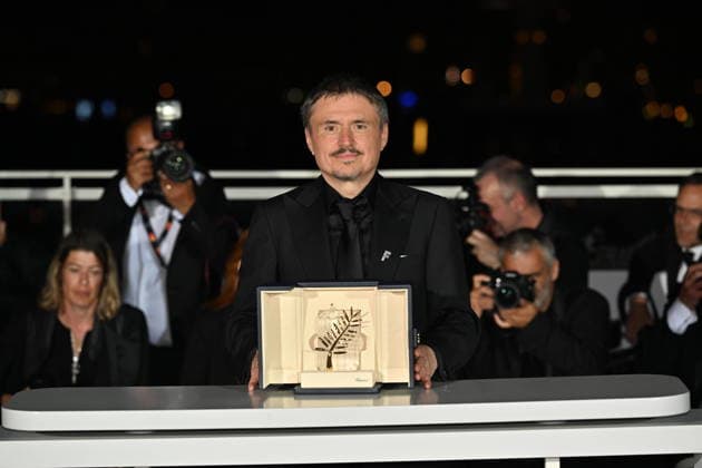 79th Cannes Film Festival - Closing Ceremony CANNES, FRANCE - MAY 23: Romanian director, screenwriter and producer Cristian Mungiu poses with the trophy during a photocall after winning the Palme d Or for the film Fjord during the closing ceremony of the 79th edition of the Cannes Film Festival in Cannes, southern France, on May 23, 2026. Mustafa Yalcin Anadolu Cannes France. Editorial use only. Please get in touch for any other usage.  Copyright: x2026xAnadoluxMustafaxYalcinx