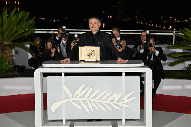 79th Cannes Film Festival - Closing Ceremony CANNES, FRANCE - MAY 23: Romanian director, screenwriter and producer Cristian Mungiu poses with the trophy during a photocall after winning the Palme d Or for the film Fjord during the closing ceremony of the 79th edition of the Cannes Film Festival in Cannes, southern France, on May 23, 2026. Mustafa Yalcin Anadolu Cannes France. Editorial use only. Please get in touch for any other usage.  Copyright: x2026xAnadoluxMustafaxYalcinx