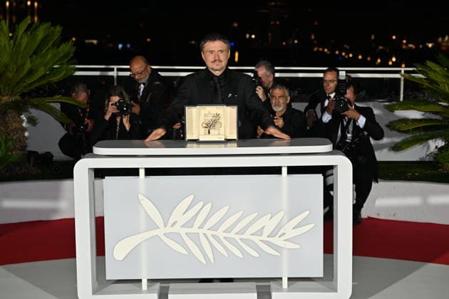 79th Cannes Film Festival - Closing Ceremony CANNES, FRANCE - MAY 23: Romanian director, screenwriter and producer Cristian Mungiu poses with the trophy during a photocall after winning the Palme d Or for the film Fjord during the closing ceremony of the 79th edition of the Cannes Film Festival in Cannes, southern France, on May 23, 2026. Mustafa Yalcin Anadolu Cannes France. Editorial use only. Please get in touch for any other usage.  Copyright: x2026xAnadoluxMustafaxYalcinx