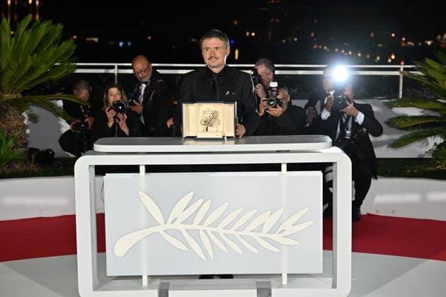 79th Cannes Film Festival - Closing Ceremony CANNES, FRANCE - MAY 23: Romanian director, screenwriter and producer Cristian Mungiu poses with the trophy during a photocall after winning the Palme d Or for the film Fjord during the closing ceremony of the 79th edition of the Cannes Film Festival in Cannes, southern France, on May 23, 2026. Mustafa Yalcin Anadolu Cannes France. Editorial use only. Please get in touch for any other usage.  Copyright: x2026xAnadoluxMustafaxYalcinx