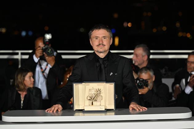 79th Cannes Film Festival - Closing Ceremony CANNES, FRANCE - MAY 23: Romanian director, screenwriter and producer Cristian Mungiu poses with the trophy during a photocall after winning the Palme d Or for the film Fjord during the closing ceremony of the 79th edition of the Cannes Film Festival in Cannes, southern France, on May 23, 2026. Mustafa Yalcin Anadolu Cannes France. Editorial use only. Please get in touch for any other usage.  Copyright: x2026xAnadoluxMustafaxYalcinx