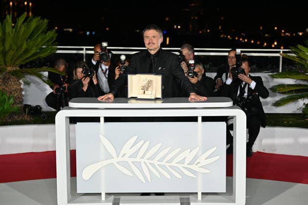 79th Cannes Film Festival - Closing Ceremony CANNES, FRANCE - MAY 23: Romanian director, screenwriter and producer Cristian Mungiu poses with the trophy during a photocall after winning the Palme d Or for the film Fjord during the closing ceremony of the 79th edition of the Cannes Film Festival in Cannes, southern France, on May 23, 2026. Mustafa Yalcin Anadolu Cannes France. Editorial use only. Please get in touch for any other usage.  Copyright: x2026xAnadoluxMustafaxYalcinx