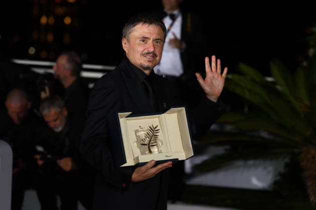 May 23, 2026, Cannes, Cote D azur, France: CRISTIAN MUNGIU celebrates with the Palme d Or won for FJORD during the Winners photocall at the 79th Annual Cannes Film Festival at Palais des Festivals in Cannes, France. Cannes France  - ZUMAc179 20260523_zep_c179_108 Copyright: xMickaelxChavetx