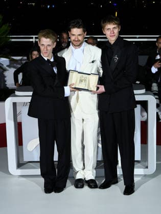 IPA85011165 - Cannes, 79th Cannes Film Festival 2026 - Golden Palm Photocall - The awardees. Pictured: Valentin Campagne, Lukas Dhont and Emmanuel Macchia  Copyright: xTerenghi Ipa-Agency.netx xPoolxPhotoxEventsx07x 85011165
