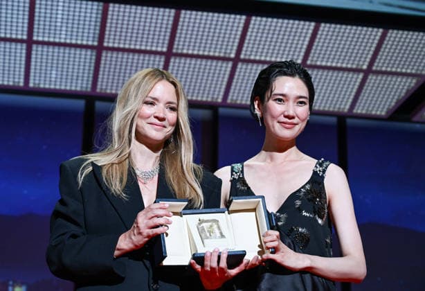 79ème Festival International du Film de Cannes Ceremonie de cloture 79th International Cannes Film Festival Closing Ceremony Prix dinterpretation feminine pour les actrices du film Soudain Best actress award 456713 2026 05 23 France Efira, Virginie Okamoto, Tao  Copyright: xSergexArnalx xStarfacex STAR_456713_065