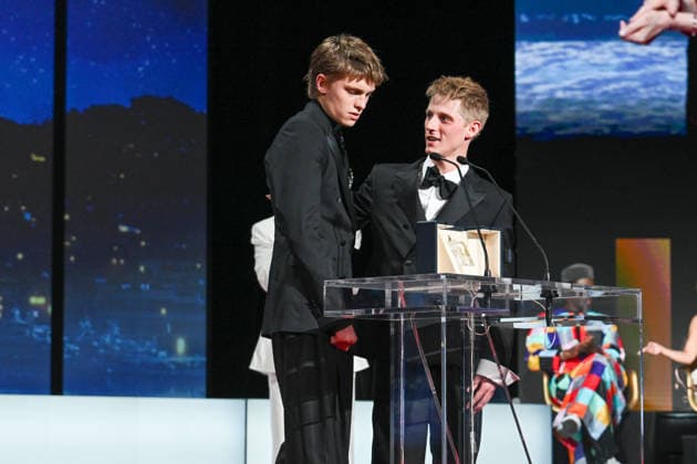 79ème Festival International du Film de Cannes Ceremonie de cloture 79th International Cannes Film Festival Closing Ceremony The actors of the film Coward recoivent le prix dinterpretation masculin The actors of the film Coward received the Best Actor Award 456713 2026 05 23 France Campagne, Valentin Macchia, Emmanuel  Copyright: xSergexArnalx xStarfacex STAR_456713_030