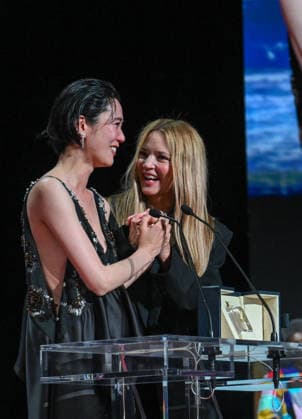 79ème Festival International du Film de Cannes Ceremonie de cloture 79th International Cannes Film Festival Closing Ceremony Prix dinterpretation feminine pour les actrices du film Soudain Best actress award 456713 2026 05 23 France Efira, Virginie Okamoto, Tao  Copyright: xSergexArnalx xStarfacex STAR_456713_052