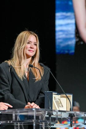 79ème Festival International du Film de Cannes Ceremonie de cloture 79th International Cannes Film Festival Closing Ceremony Prix dinterpretation feminine pour les actrices du film Soudain Best actress award 456713 2026 05 23 France Efira, Virginie Okamoto, Tao  Copyright: xSergexArnalx xStarfacex STAR_456713_053